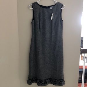 Black sleeveless dress